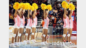 [포토] 치어리더, 본연의 모습… ‘신나게 털 준비 됐나요?’