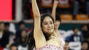 [포토] 치어리더, 하늘에 찌르니…속옷노출 ‘깜짝’