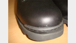 1주일만에 구멍 뻥…최신형 전투화가 뭐 이래? 