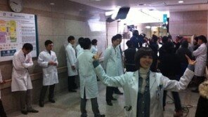 한혜진, 의사가운 입고 여신 외모 과시 ‘감출 수 없어’