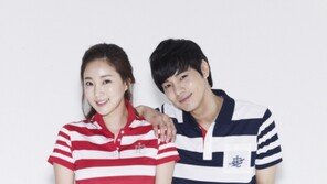 김사랑, 훈남동생과 동반 화보 ‘우월 남매’