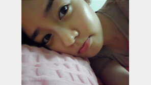 성유리, 초근접 셀카 ‘물광 피부…30대 맞아?’