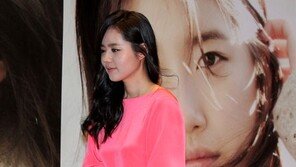 [SD포토] 한가인, 여신드레스에 포인트 ‘스트랩슈즈’