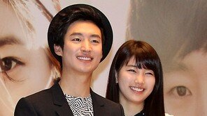 [SD포토] 이제훈-수지, 다정하게 팔짱끼니 ‘연인포스’