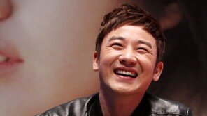 [SD포토] 엄태웅 ‘제 뇌구조예요’…남우 주연상 욕심?