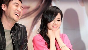 [SD포토]한가인, 뿌잉뿌잉 애교에 엄태웅 ‘함박미소’