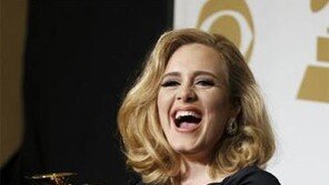 23세 영국처녀 아델, 英 휩쓸고 美 휘젓네