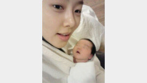 이은, 셋째 딸과 다정 셀카 ‘똑 닮았네…’