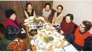 [단독]팔순 할머니들 “개성서 동창회 여는 날 올는지…”