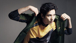 원빈, 옷깃 잡고 날개 표현하나? ‘남신 천사 인증’