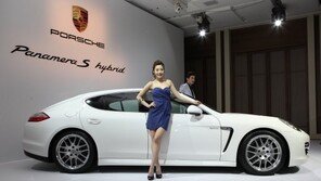 연비 10.2km/ℓ에 270km/h…파나메라S 잘 빠졌네!