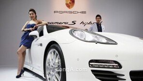 [포토] 포르쉐타고 연비걱정 뚝! 파나메라 S 하이브리드