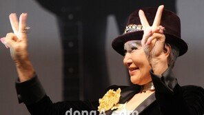 [SD포토] 패티김, 쌍브이  ‘노익장의 귀여움?’