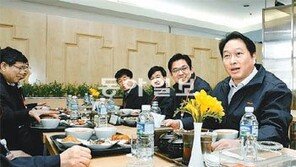 최태원 회장 “하이닉스 행복할 때까지 뛰겠다”