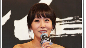 [우먼 동아일보 스타 뷰티] 김정은의 5살 어려보이는 ‘반달 눈매 메이크업’ 노하우