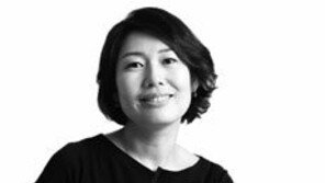 이제는 돌아와 거울앞에 선 백혜선