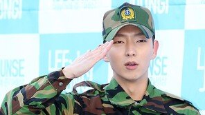 [SD포토] 왕의 남자 귀환, ‘병장 이준기 제대 신고합니다’
