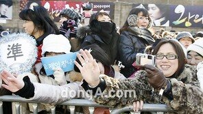 [SD포토] 팬들의 안타까운 눈빛 “이준기, 가지 마세요”