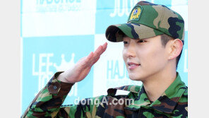 [SD포토] 왕의 남자 이준기 “충성”