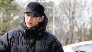 김수현 ‘생일파티’, 수수함 속에 빛나는 조각 외모