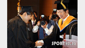 [포토] 박태환 ‘저 상 받았어요’