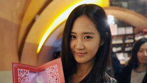 ‘패션왕’ 유리, 제작진에게 밸런타인테이 초콜릿 선물