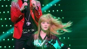 [포토] 박재범 女백업댄서, 보기 민망한 쩍벌춤 작렬