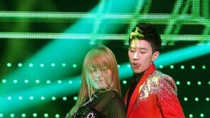 [포토] 박재범, 닿을 듯 말듯 밀착…아찔한 부비부비