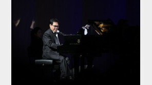 [연예 뉴스 스테이션] 조영남, 성악가로 예당 오페라극장서 콘서트