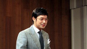 [포토] 천정명, 고수 결혼식 참석…클래식한 댄디룩 눈길