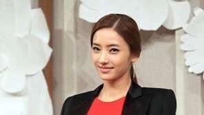 [포토] 한채영, 고수 결혼식 참석…얼굴은 ‘여신’ 의상은 ‘경악’