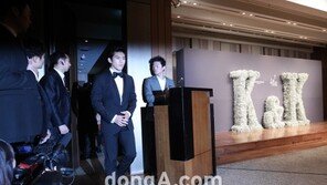 [SD포토] 고수, 미모의 신부 어디에 두고? 나홀로 입장!