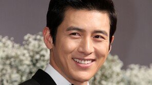 [SD포토] 고수, 신부에 대한 질문에…‘반달눈 미소’