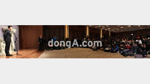 [SD포토] 고수, 인기 재확인! 취재진으로 북새통