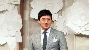 [포토] 천정명, 새신랑 고수만큼 멋부린 패션 ‘저 어때요?’