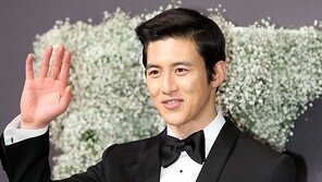 [SD포토스토리] ‘품절남’ 고수, 웃고는 있지만…