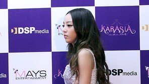 [SD포토] 구하라, 깃털드레스 눈부신 각선미