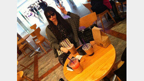 설리, 소두 인증샷 공개 ‘얼굴 소멸 직전’