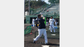 이대호, 日 야구 첫 안타… ‘손가락 이상無’