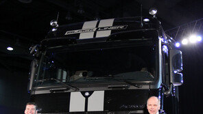 ‘트럭이 잘생겼네!’ 550마력 벤츠 프리미엄 대형트럭 출시