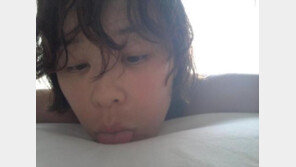 최강희, 둘리 셀카 공개 ‘역시 4차원?’