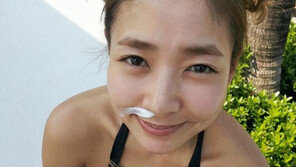 진재영 ‘유난히 콧물을 많이 흘려서?’ 코믹셀카