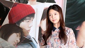 [SD포토] 엄현경, 미묘한 절개라인 미니스커트 눈길