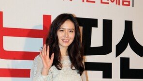 [포토] 손예진, 미소는 ‘여신’ 의상은 ‘섹시’…이중매력