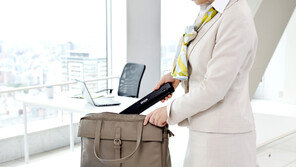 가방에 쏙! 한국엡손 휴대용 스캐너 눈길