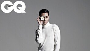 조인성, 제대 후 첫 화보 ‘8등신 기럭지에 조각 외모’