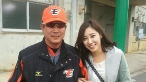 최희 아나, ‘야왕’ 한대화 감독과 다정한 모습… 미모 여전