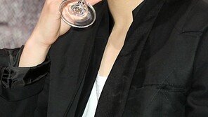 [SD포토] 강민혁, 목이 탔나? 물 한잔 원샷할 기세~