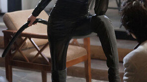 윤진서, 데뷔 이래 최고 파격 변신 ‘섹시+도발 캣우먼’