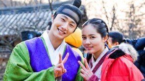 정일우-한가인, 다정한 모습 포착… “김수현 질투하겠네~”